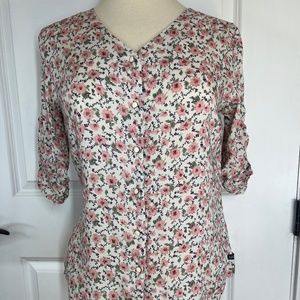 NWT Paddocks Sz Large, Pink Floral Shirt Short Sleeve V Neck Button Down